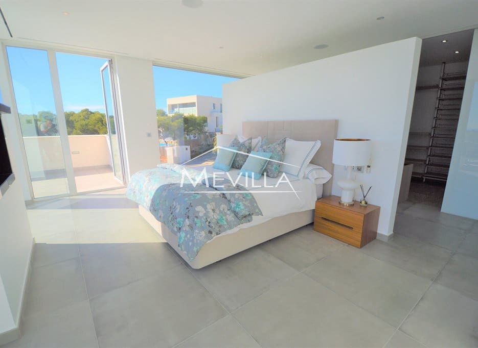 4 quarto Moradia para venda em San Miguel de Salinas com piscina garagem - 2 350 000 € (Ref: 6456210)