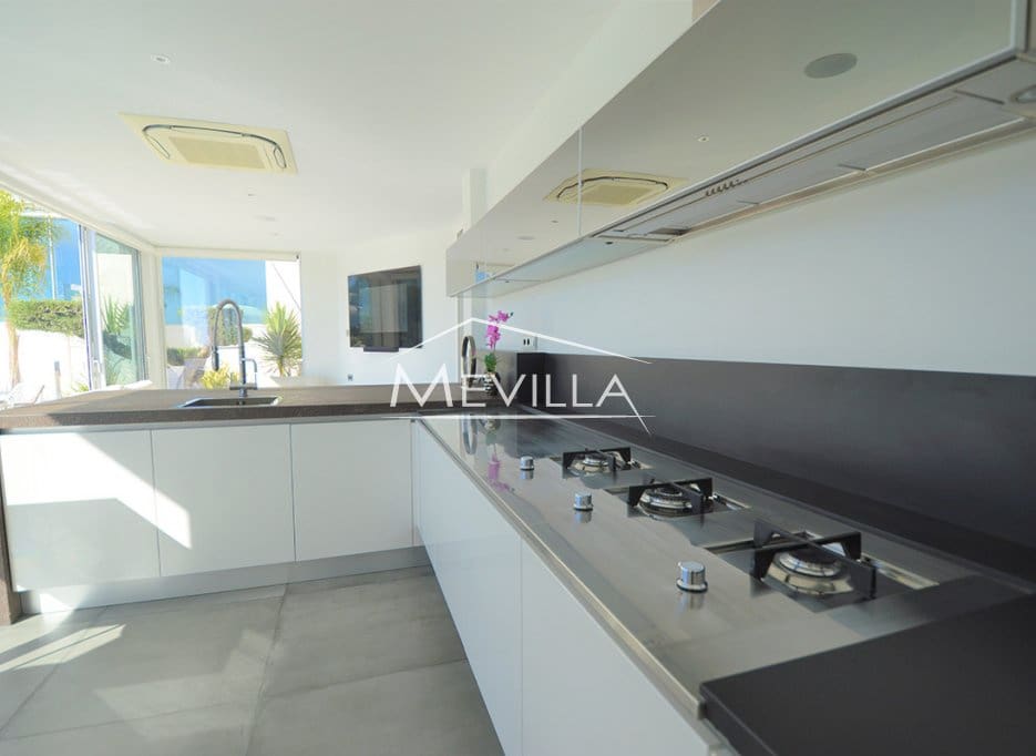 4 quarto Moradia para venda em San Miguel de Salinas com piscina garagem - 2 350 000 € (Ref: 6456210)