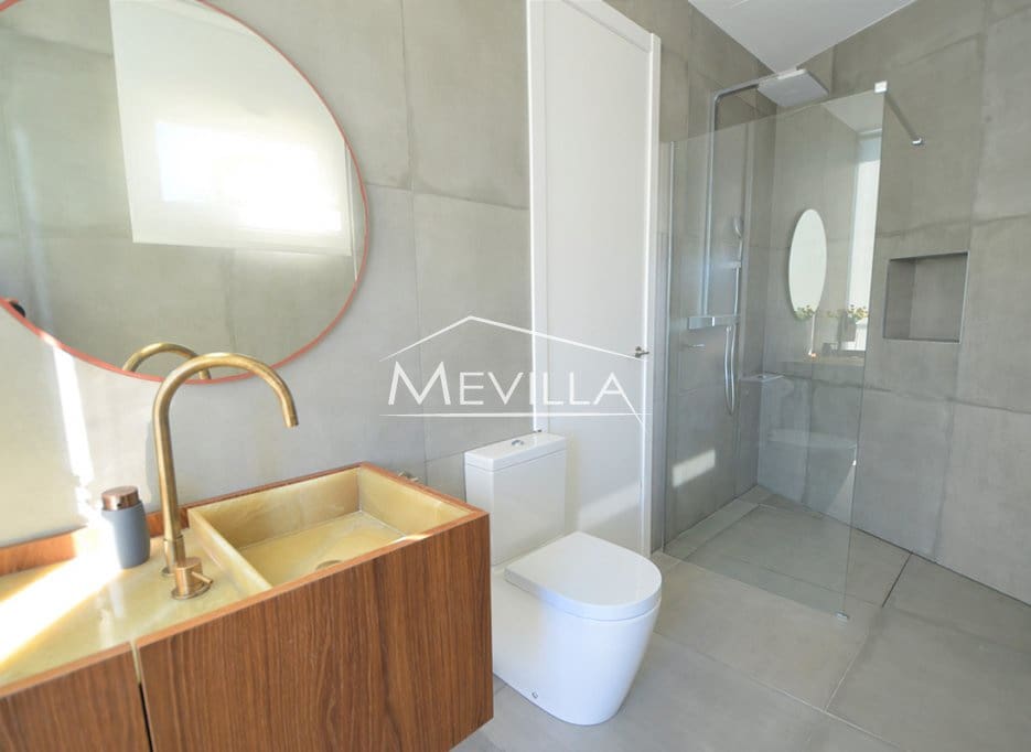 4 quarto Moradia para venda em San Miguel de Salinas com piscina garagem - 2 350 000 € (Ref: 6456210)