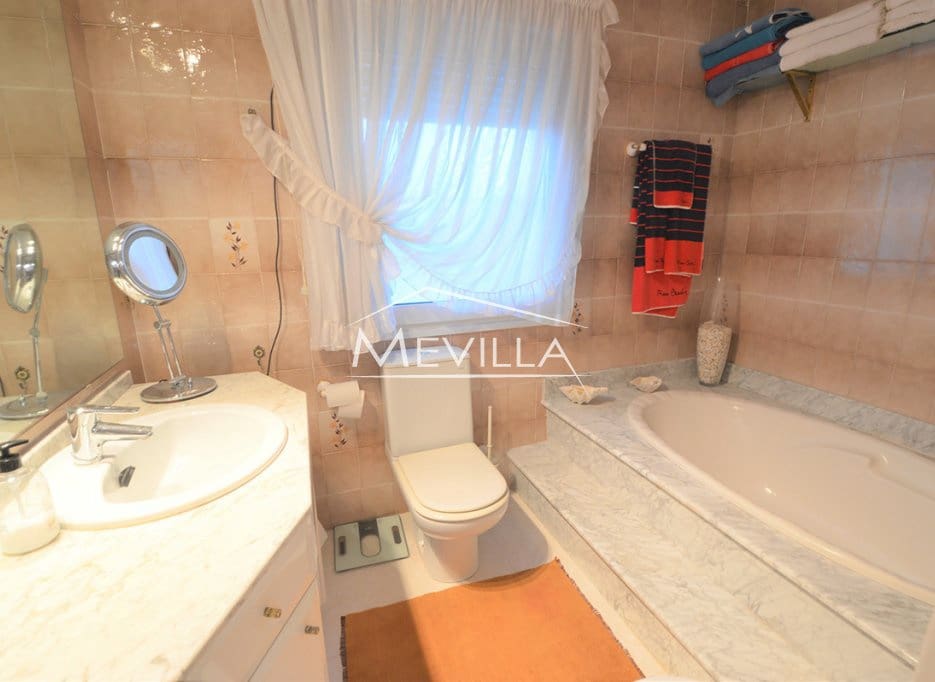 4 Zimmer Villa zu verkaufen in Villamartin mit Pool Garage - 700.000 € (Ref: 7215573)