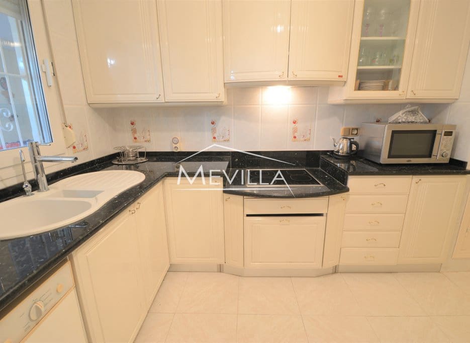 4 Zimmer Villa zu verkaufen in Villamartin mit Pool Garage - 700.000 € (Ref: 7215573)