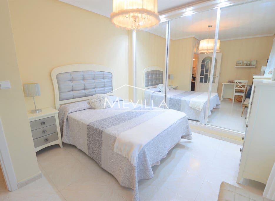 4 Zimmer Villa zu verkaufen in Villamartin mit Pool Garage - 700.000 € (Ref: 7215573)