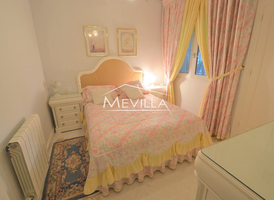 4 Zimmer Villa zu verkaufen in Villamartin mit Pool Garage - 700.000 € (Ref: 7215573)