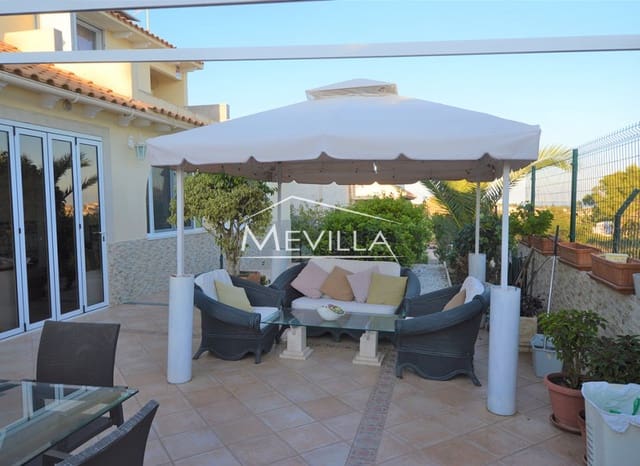 Chalet de 4 habitaciones en Villamartin, Orihuela en venta con piscina garaje - 700.000 € (Ref: 7215573)