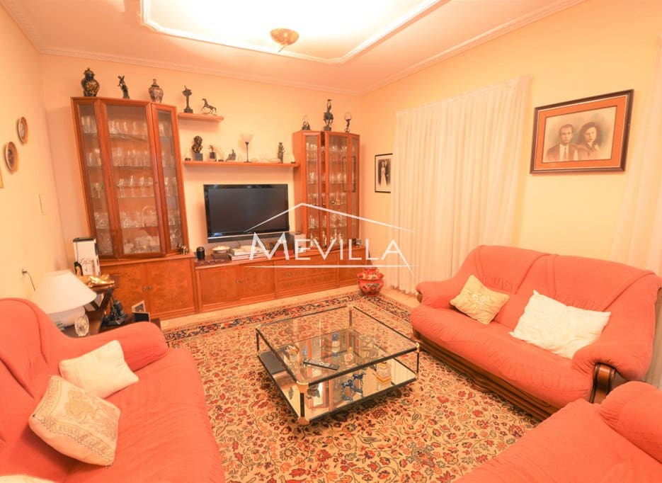 4 Zimmer Villa zu verkaufen in Villamartin mit Pool Garage - 700.000 € (Ref: 7215573)