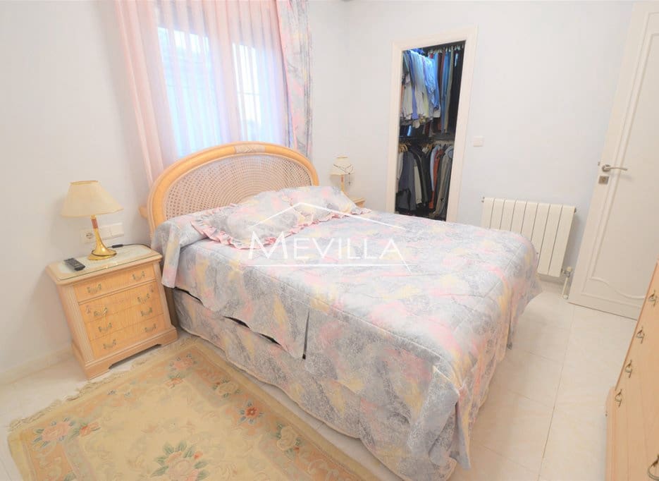 4 Zimmer Villa zu verkaufen in Villamartin mit Pool Garage - 700.000 € (Ref: 7215573)