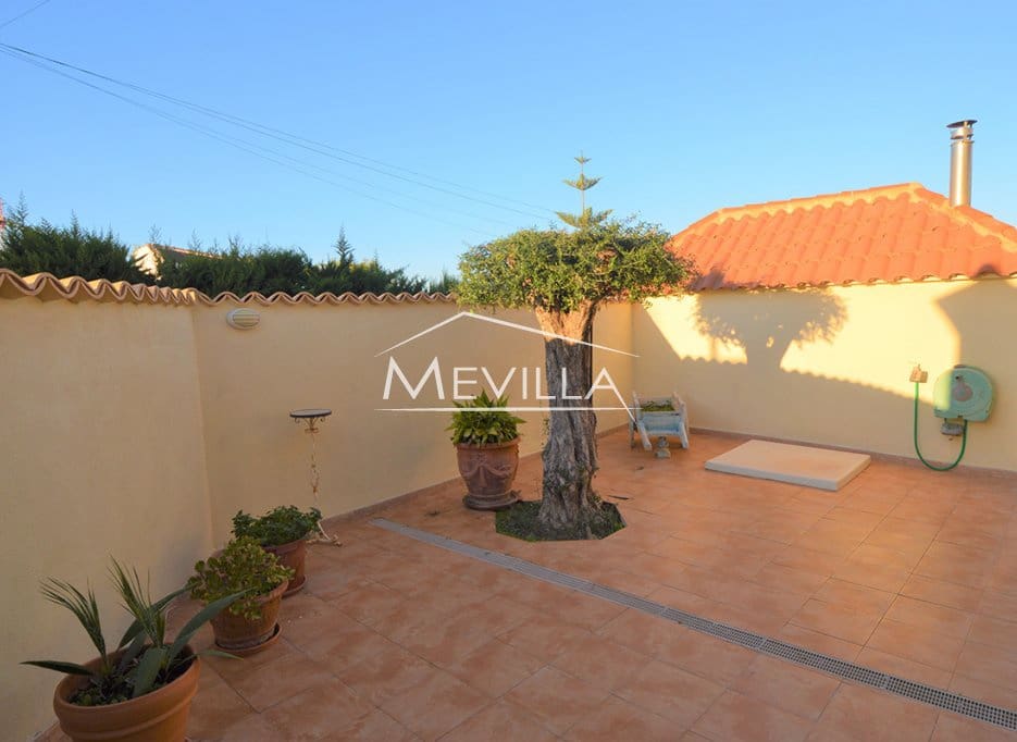 4 Zimmer Villa zu verkaufen in Villamartin mit Pool Garage - 700.000 € (Ref: 7215573)
