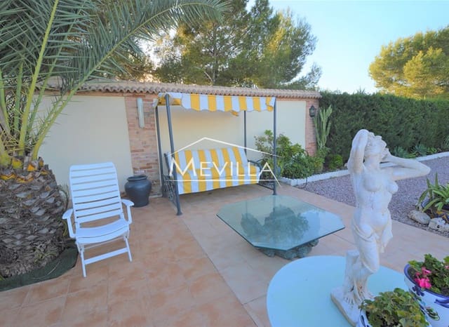 Chalet de 4 habitaciones en Villamartin, Orihuela en venta con piscina garaje - 700.000 € (Ref: 7215573)