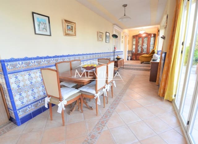 Chalet de 4 habitaciones en Villamartin, Orihuela en venta con piscina garaje - 700.000 € (Ref: 7215573)