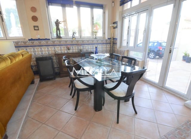 Chalet de 4 habitaciones en Villamartin, Orihuela en venta con piscina garaje - 700.000 € (Ref: 7215573)