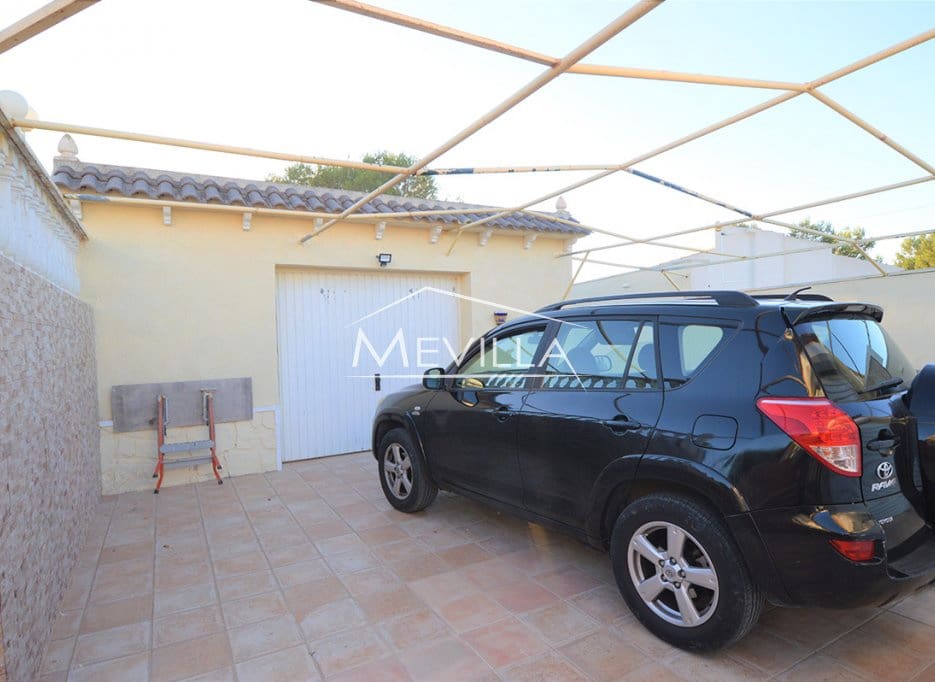 4 Zimmer Villa zu verkaufen in Villamartin mit Pool Garage - 700.000 € (Ref: 7215573)