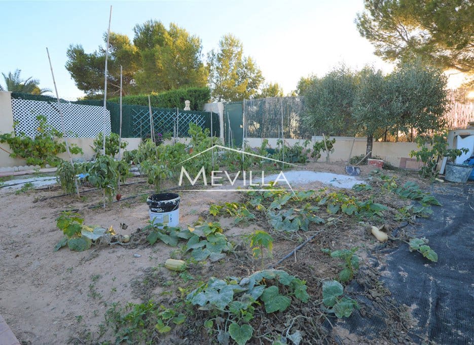 4 Zimmer Villa zu verkaufen in Villamartin mit Pool Garage - 700.000 € (Ref: 7215573)