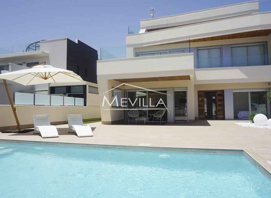 4 bedroom Villa for sale in Campoamor with pool garage - € 1,850,000 (Ref: 7236725)