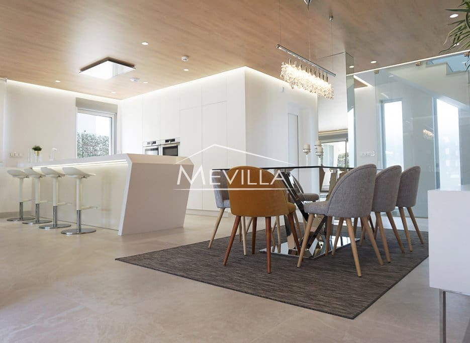 4 bedroom Villa for sale in Campoamor with pool garage - € 1,850,000 (Ref: 7236725)