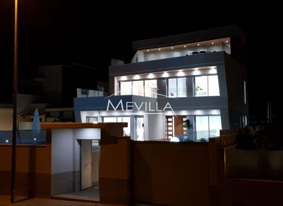 4 bedroom Villa for sale in Campoamor with pool garage - € 1,850,000 (Ref: 7236725)