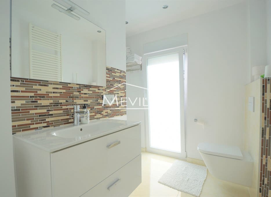 4 sypialnia Willa na sprzedaż w La Zenia z basenem garażem - 1 300 000 € (Ref: 7503991)