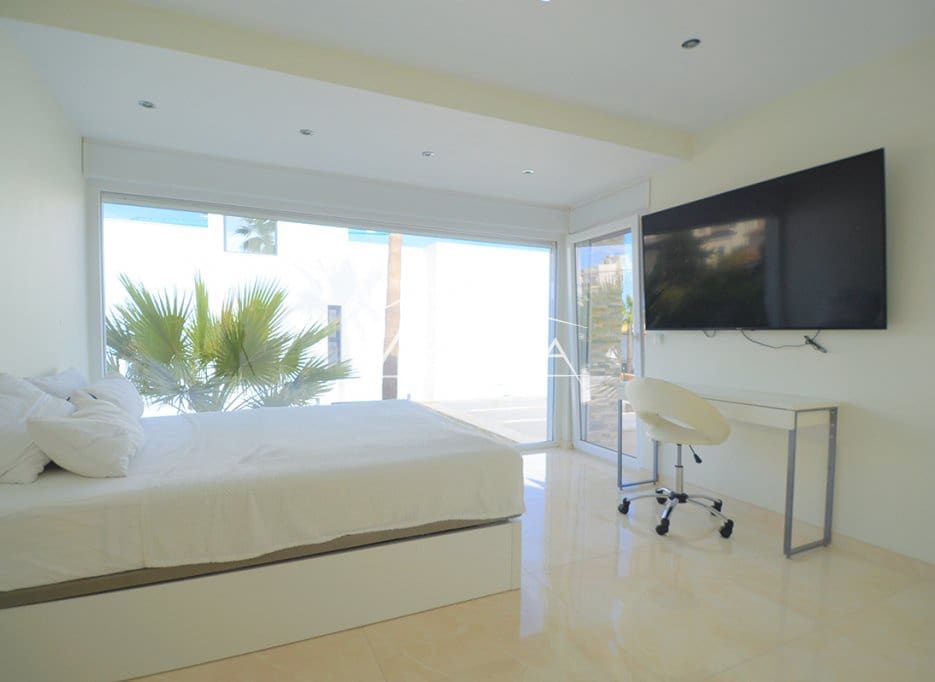 4 sypialnia Willa na sprzedaż w La Zenia z basenem garażem - 1 300 000 € (Ref: 7503991)