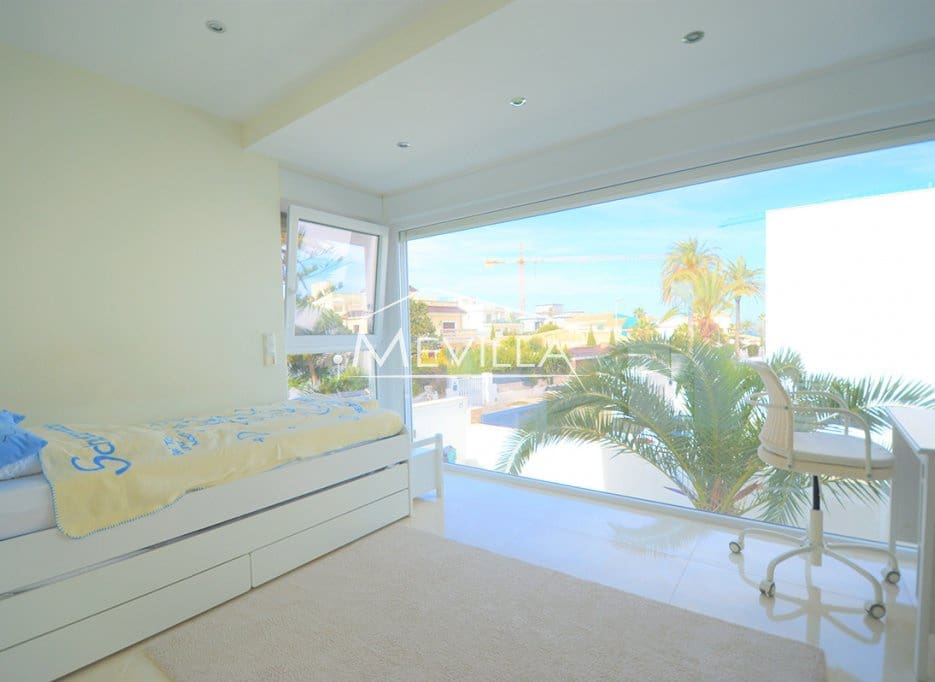 4 sypialnia Willa na sprzedaż w La Zenia z basenem garażem - 1 300 000 € (Ref: 7503991)