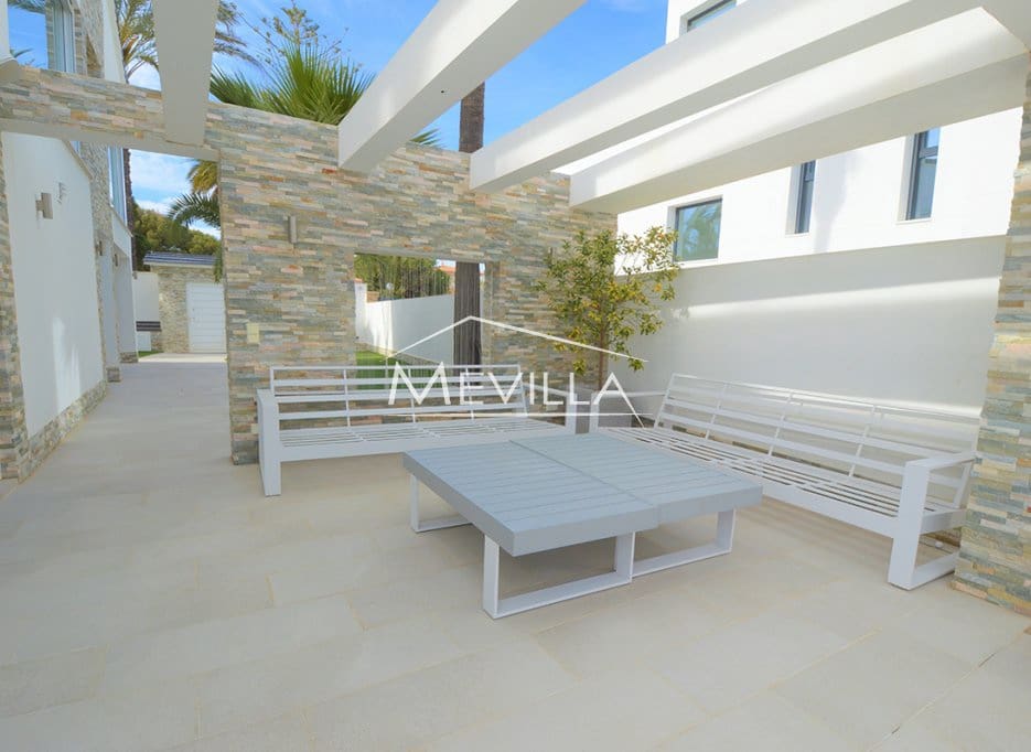 4 sypialnia Willa na sprzedaż w La Zenia z basenem garażem - 1 300 000 € (Ref: 7503991)