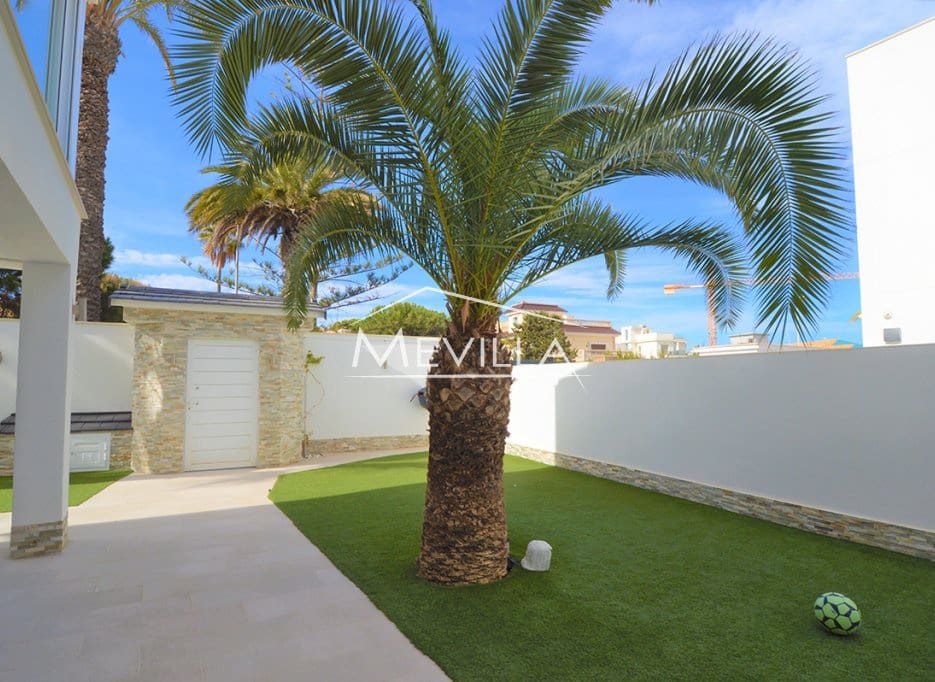 4 sypialnia Willa na sprzedaż w La Zenia z basenem garażem - 1 300 000 € (Ref: 7503991)