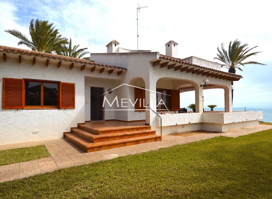 4 slaapkamer Villa te koop in Cabo Roig met garage - € 2.500.000 (Ref: 7526952)