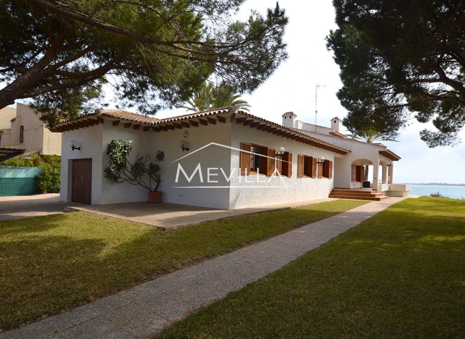4 slaapkamer Villa te koop in Cabo Roig met garage - € 2.500.000 (Ref: 7526952)