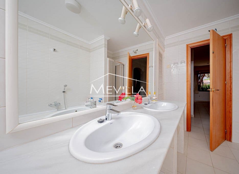 4 soverom Villa til salgs i Cabo Roig med garasje - € 2 500 000 (Ref: 7526952)