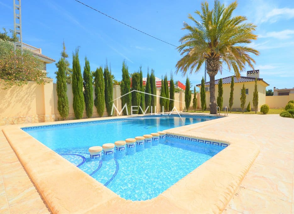 12 slaapkamer Villa te koop in Cabo Roig met zwembad garage - € 1.800.000 (Ref: 7561544)