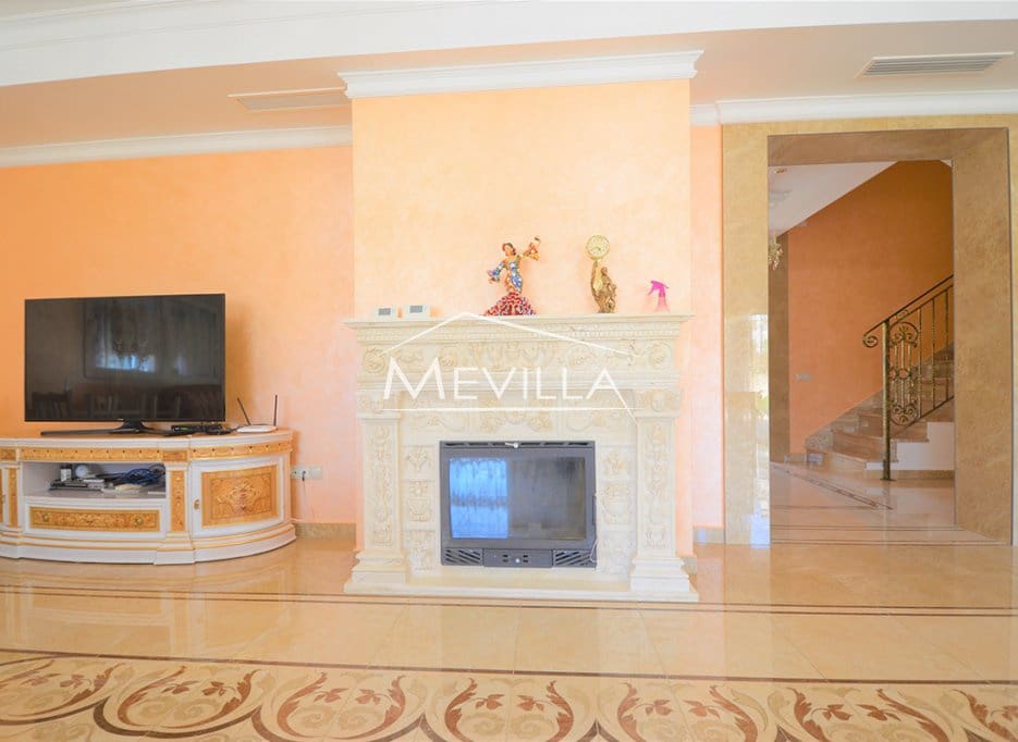 12 slaapkamer Villa te koop in Cabo Roig met zwembad garage - € 1.800.000 (Ref: 7561544)