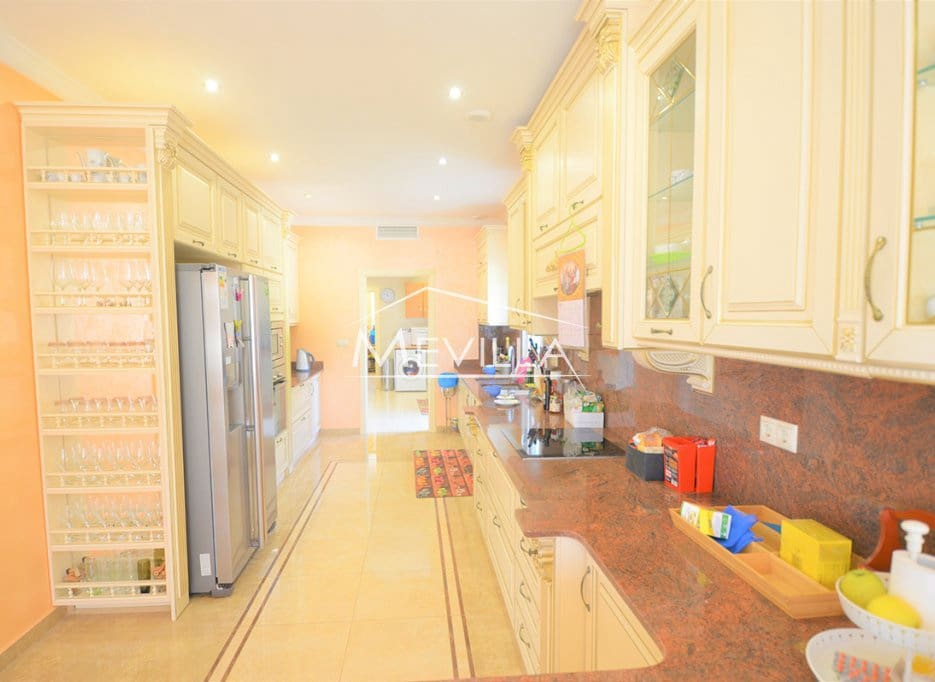 12 slaapkamer Villa te koop in Cabo Roig met zwembad garage - € 1.800.000 (Ref: 7561544)