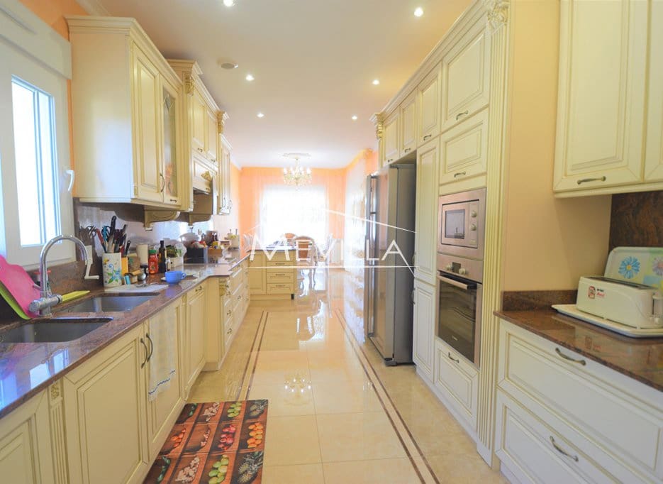 12 slaapkamer Villa te koop in Cabo Roig met zwembad garage - € 1.800.000 (Ref: 7561544)