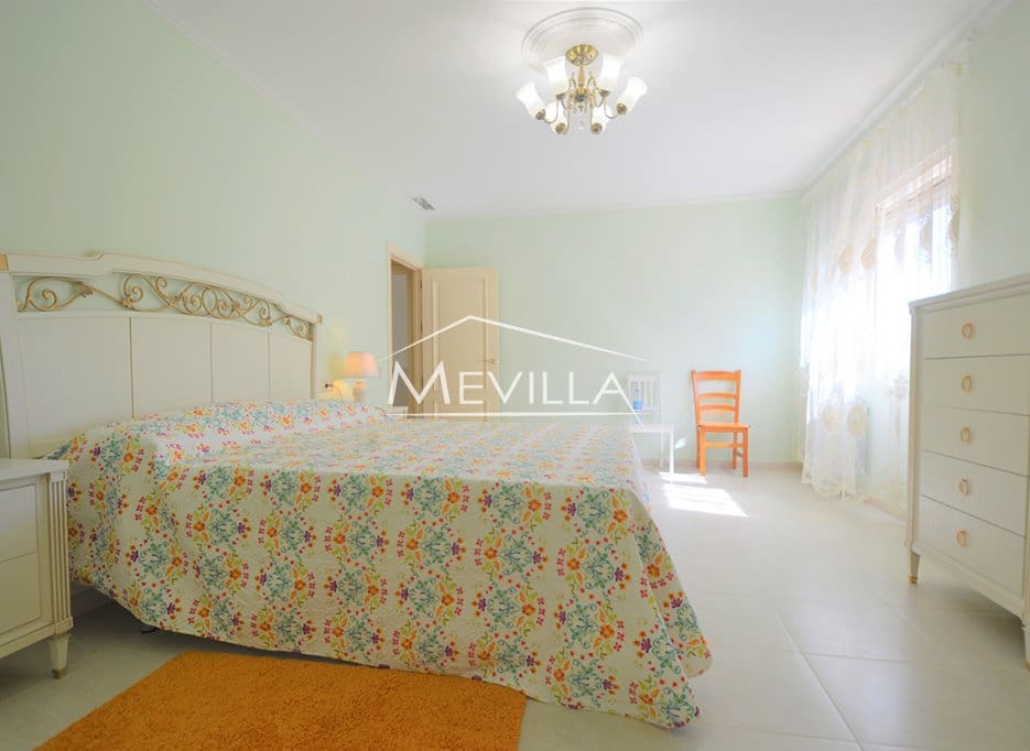 12 slaapkamer Villa te koop in Cabo Roig met zwembad garage - € 1.800.000 (Ref: 7561544)