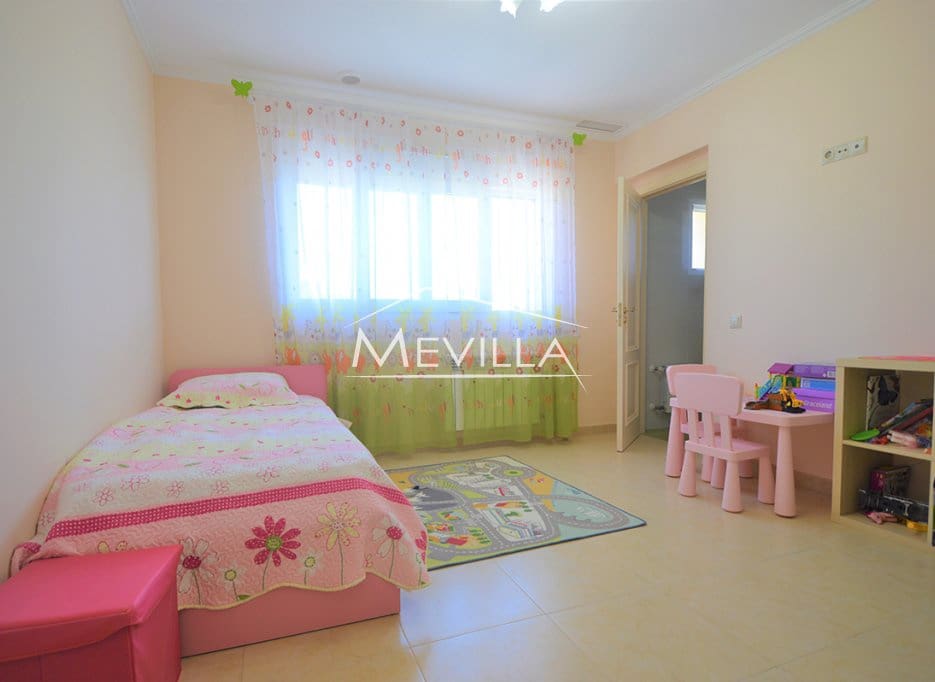 12 slaapkamer Villa te koop in Cabo Roig met zwembad garage - € 1.800.000 (Ref: 7561544)