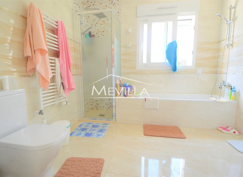 12 slaapkamer Villa te koop in Cabo Roig met zwembad garage - € 1.800.000 (Ref: 7561544)