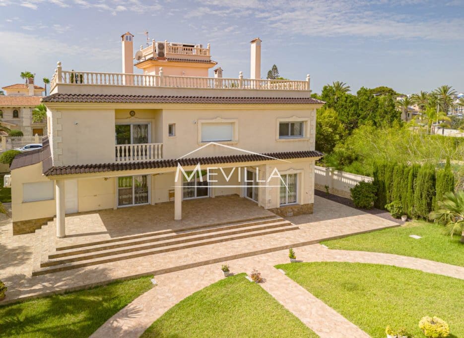 12 chambre Villa/Maison à vendre à Cabo Roig avec piscine garage - 1 750 000 € (Ref: 7561544)