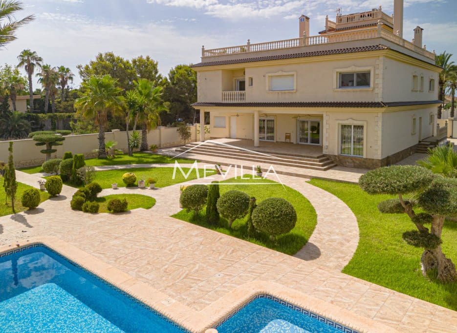 12 chambre Villa/Maison à vendre à Cabo Roig avec piscine garage - 1 750 000 € (Ref: 7561544)