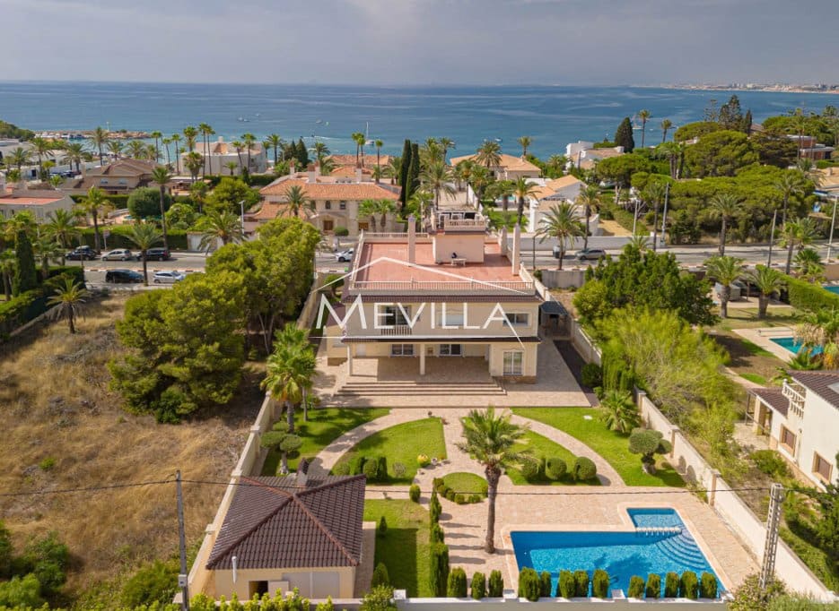 12 chambre Villa/Maison à vendre à Cabo Roig avec piscine garage - 1 750 000 € (Ref: 7561544)