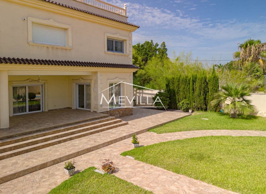 12 chambre Villa/Maison à vendre à Cabo Roig avec piscine garage - 1 750 000 € (Ref: 7561544)