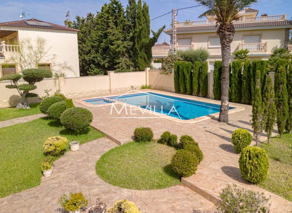 12 chambre Villa/Maison à vendre à Cabo Roig avec piscine garage - 1 750 000 € (Ref: 7561544)