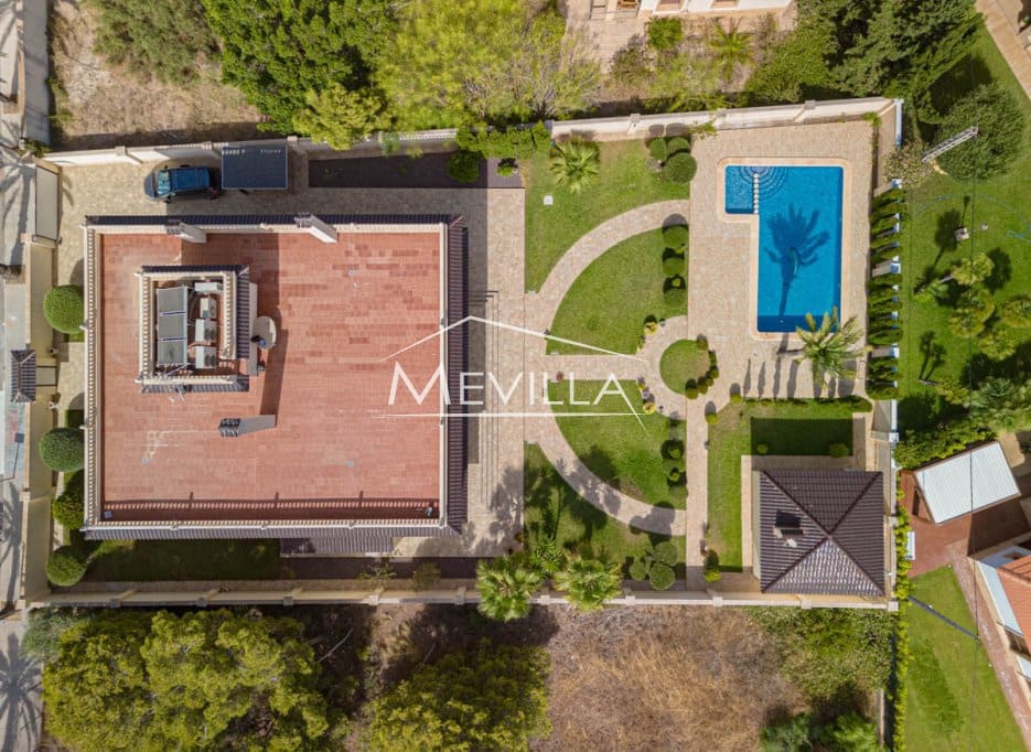 12 chambre Villa/Maison à vendre à Cabo Roig avec piscine garage - 1 750 000 € (Ref: 7561544)