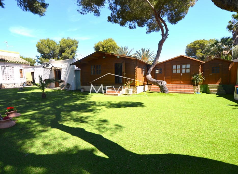 4 bedroom Villa for sale in Campoamor with pool garage - € 1,200,000 (Ref: 7635735)