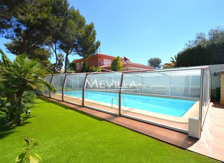 4 bedroom Villa for sale in Campoamor with pool garage - € 1,200,000 (Ref: 7635735)