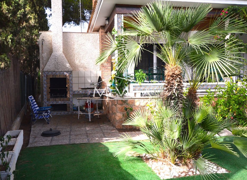 6 slaapkamer Villa te koop in Campoamor met zwembad garage - € 890.000 (Ref: 7736249)