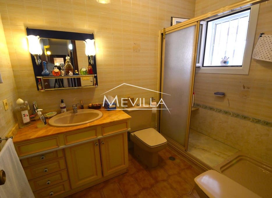 5 soverom Villa til salgs i Cabo Roig med svømmebasseng garasje - € 820 000 (Ref: 7856517)