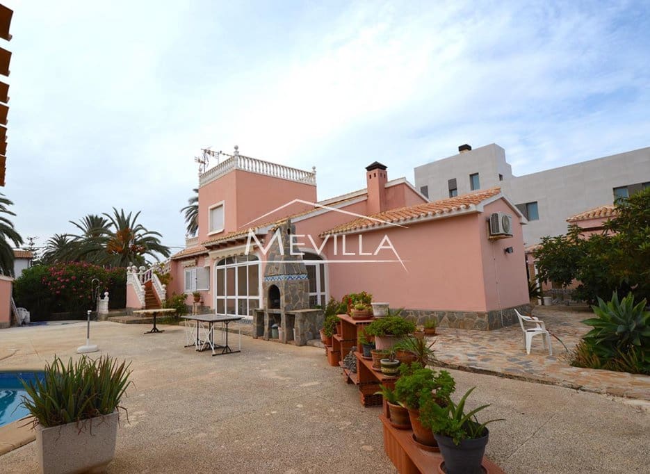 5 soverom Villa til salgs i Cabo Roig med svømmebasseng garasje - € 820 000 (Ref: 7856517)
