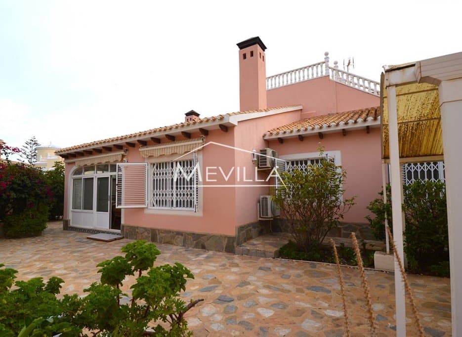 5 soverom Villa til salgs i Cabo Roig med svømmebasseng garasje - € 820 000 (Ref: 7856517)