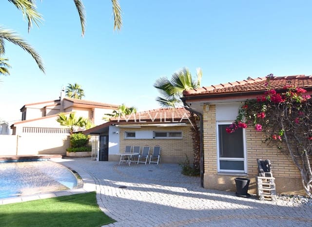 Chalet de 4 habitaciones en La Zenia, Orihuela en venta con piscina garaje - 795.000 € (Ref: 8083013)