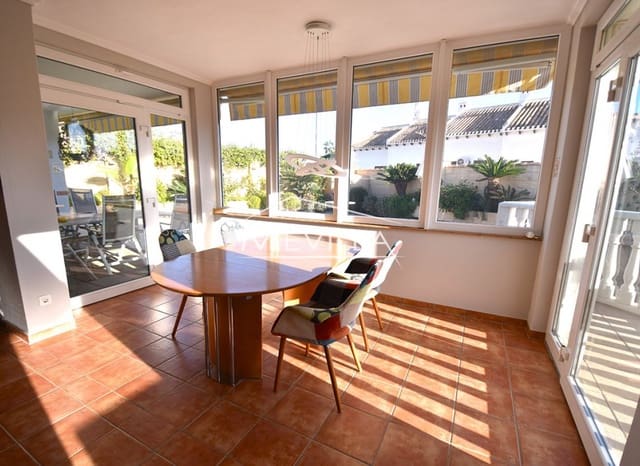 Chalet de 4 habitaciones en La Zenia, Orihuela en venta con piscina garaje - 795.000 € (Ref: 8083013)