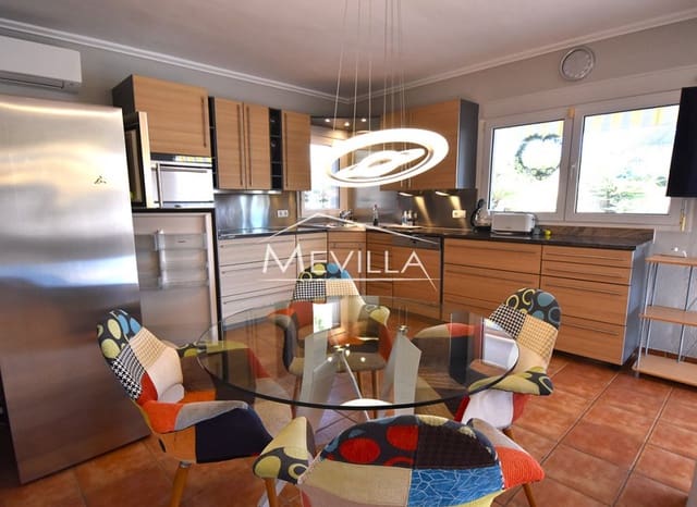 Chalet de 4 habitaciones en La Zenia, Orihuela en venta con piscina garaje - 795.000 € (Ref: 8083013)
