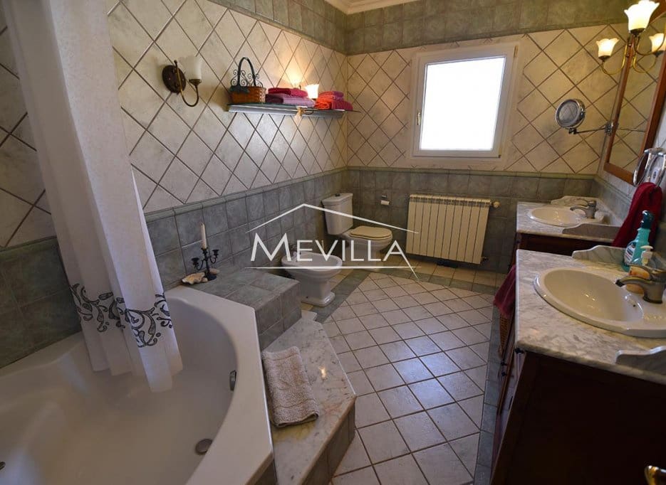 5 chambre Villa/Maison à vendre à Campoamor avec piscine garage - 885 000 € (Ref: 8302055)